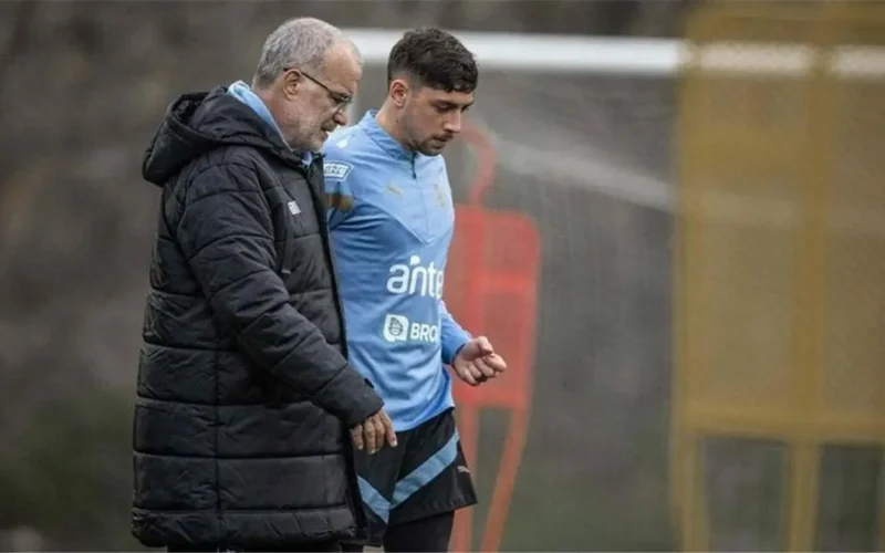 مارسيلو بييلسا يشيد بقدرات فالفيردي الفنية بعد تألقه في مركزه الجديد